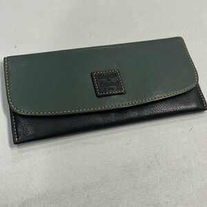 Dooney & Bourke flat wallet black‎ and green leather yellow stitching